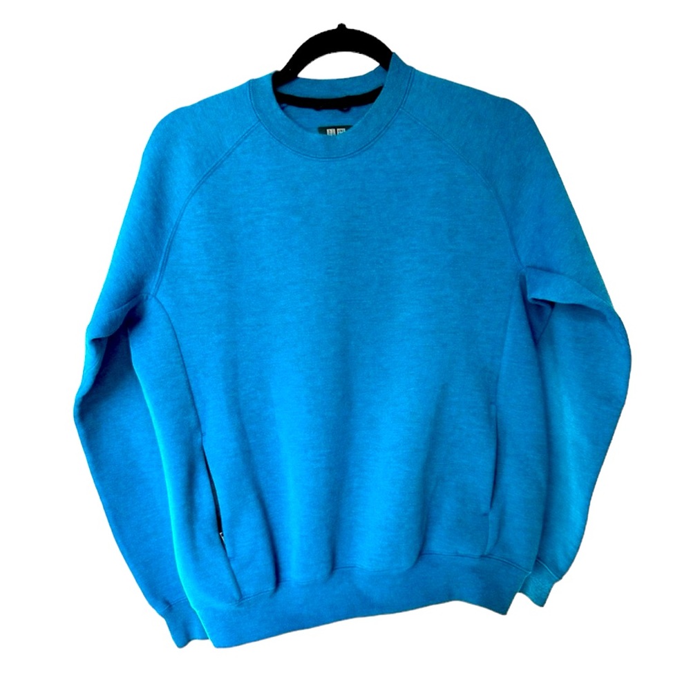 Crew neck sweatshirt with pockets!